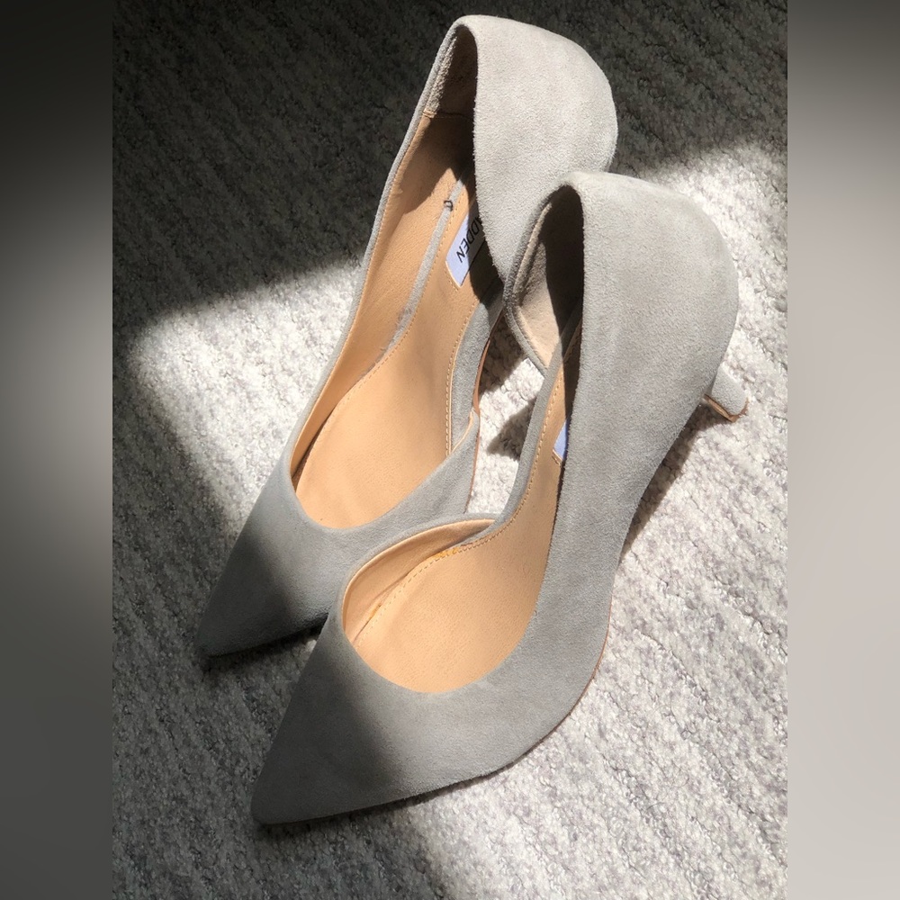 Steve Madden- Light Grey Suede Kitten Heels